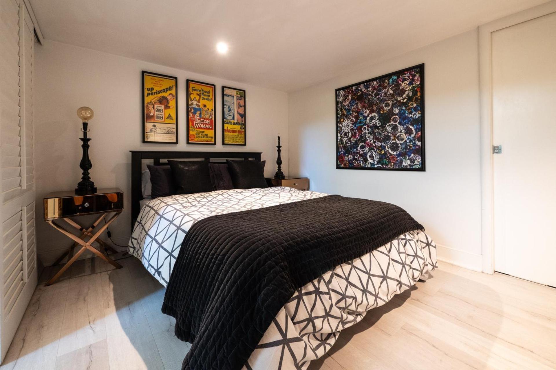 Stunning Comfort And Artistic Boutique Apartment