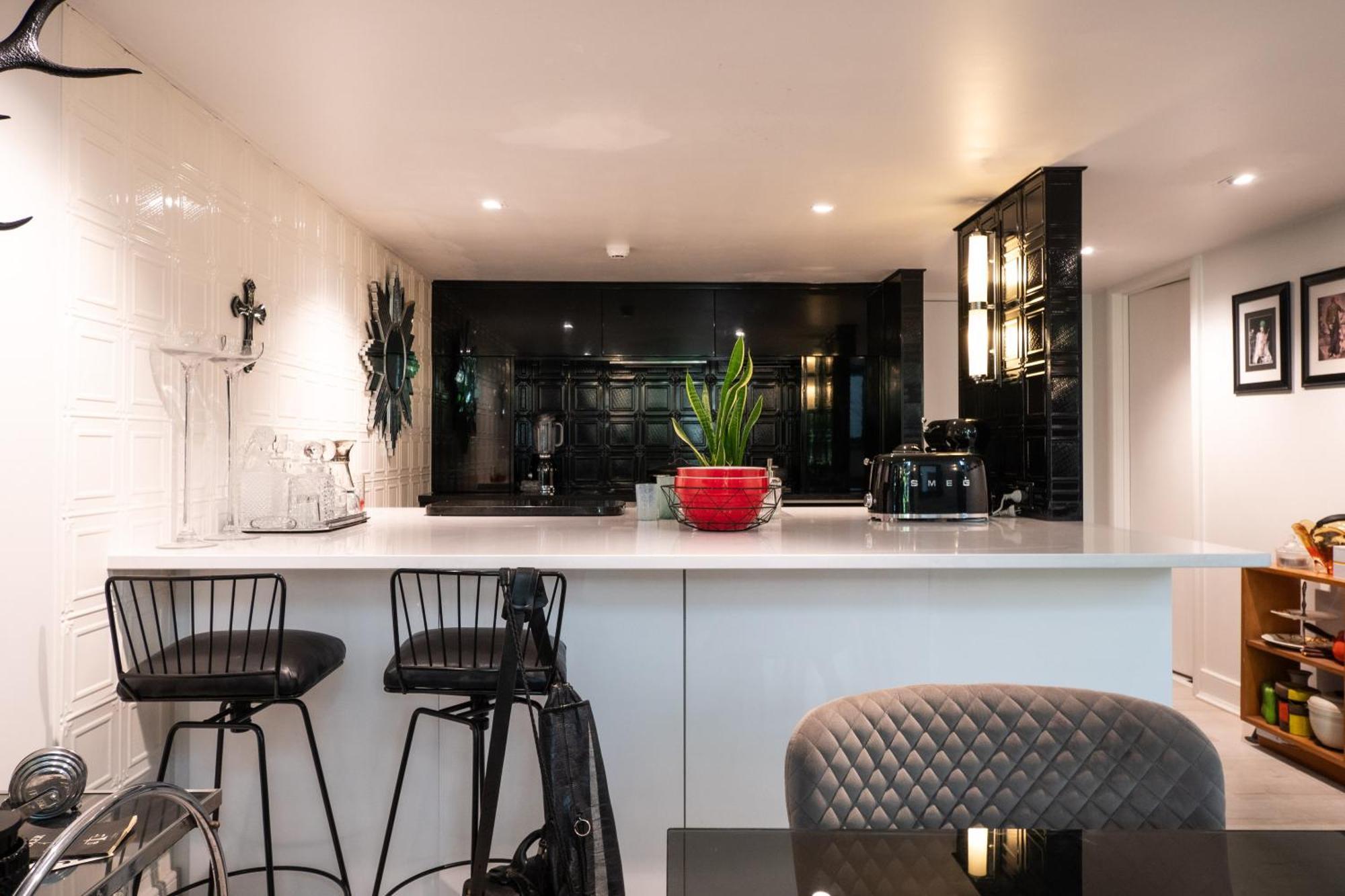 Apartment Stunning Comfort And Artistic Boutique