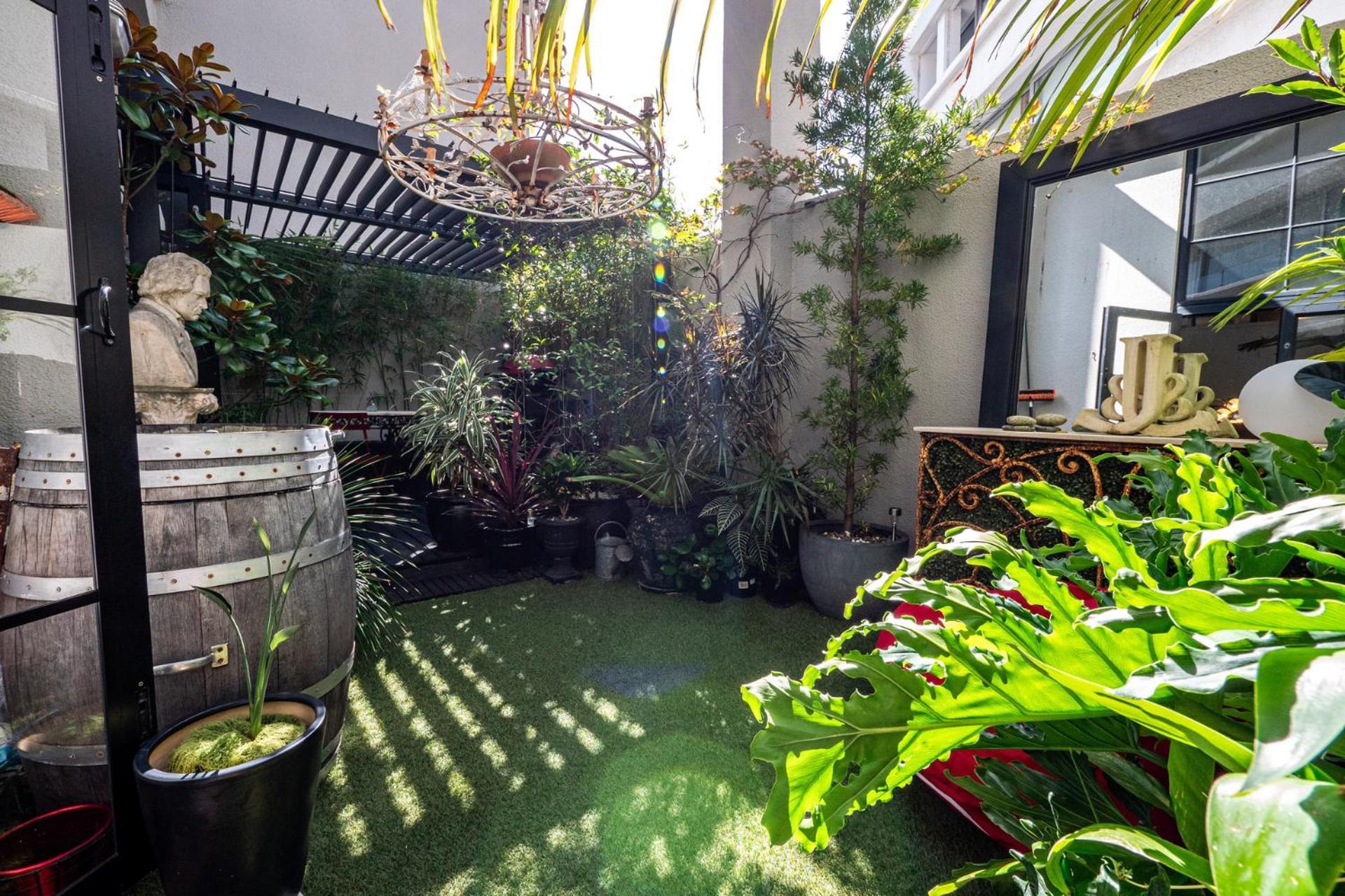 Stunning Comfort And Artistic Boutique Apartment Auckland