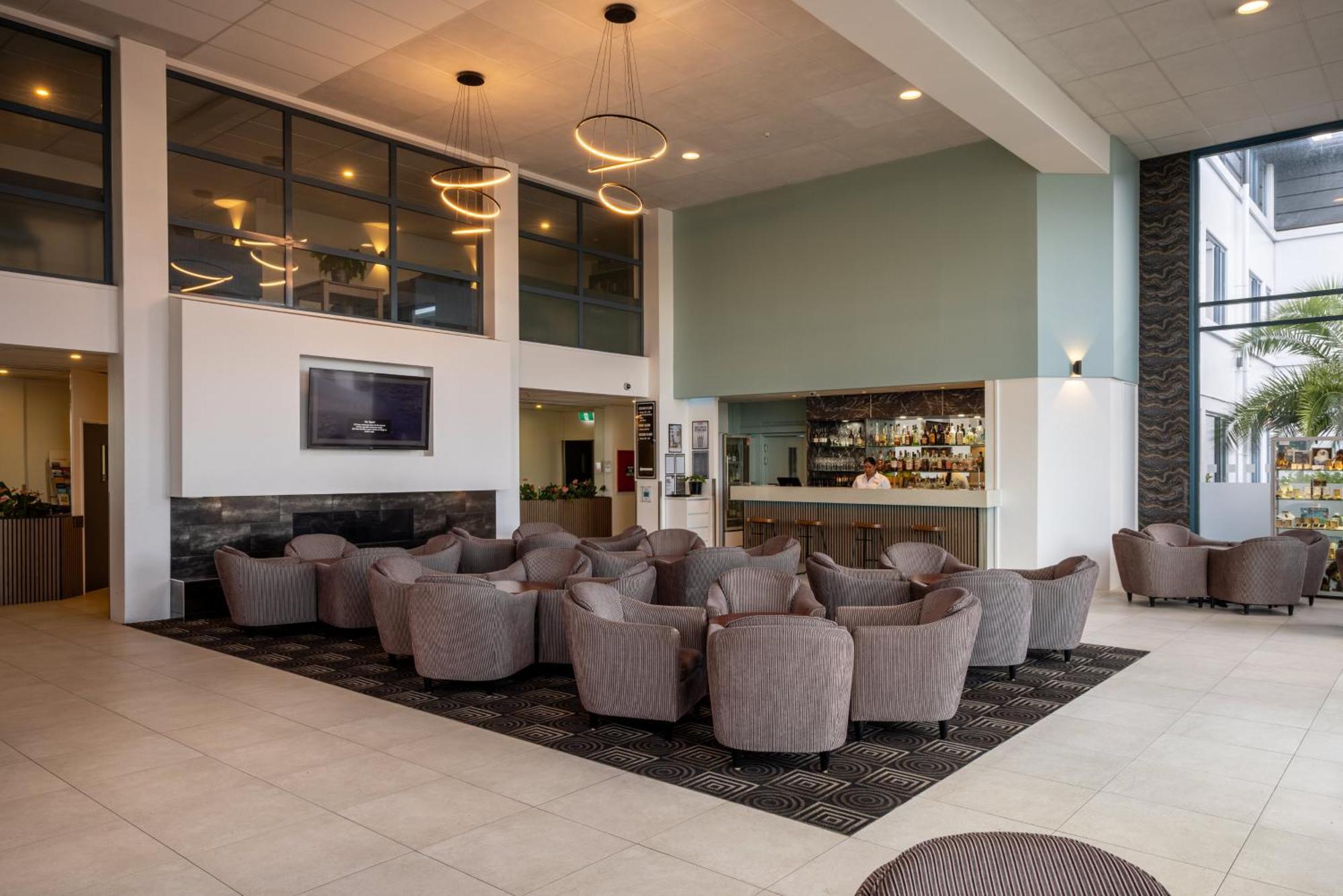 Hotel Heartland Airport 4*