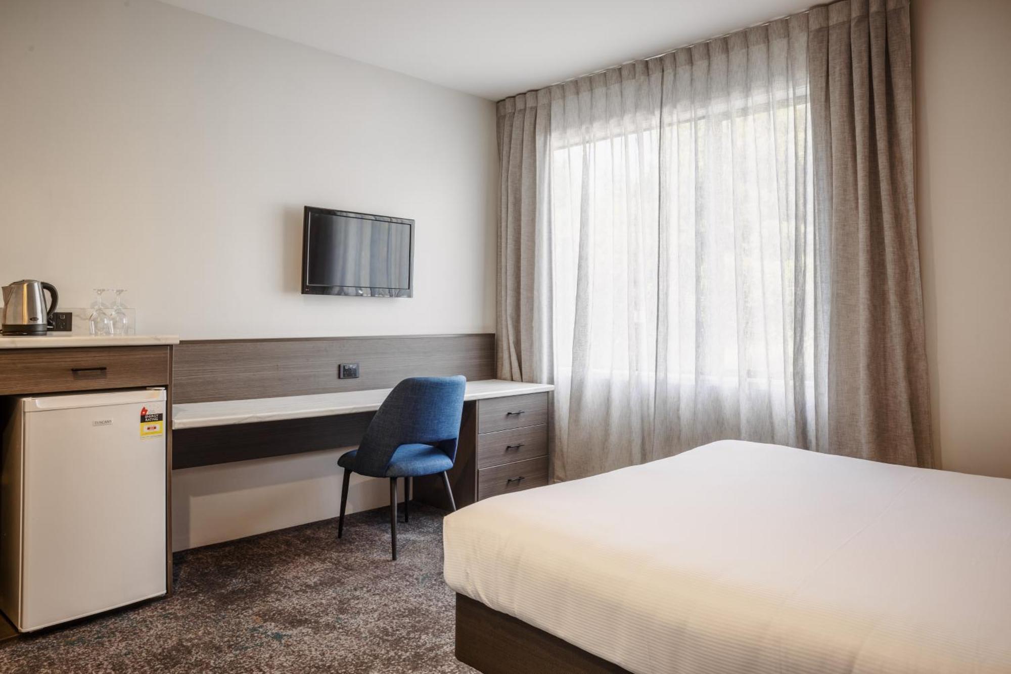 Heartland Airport Hotel