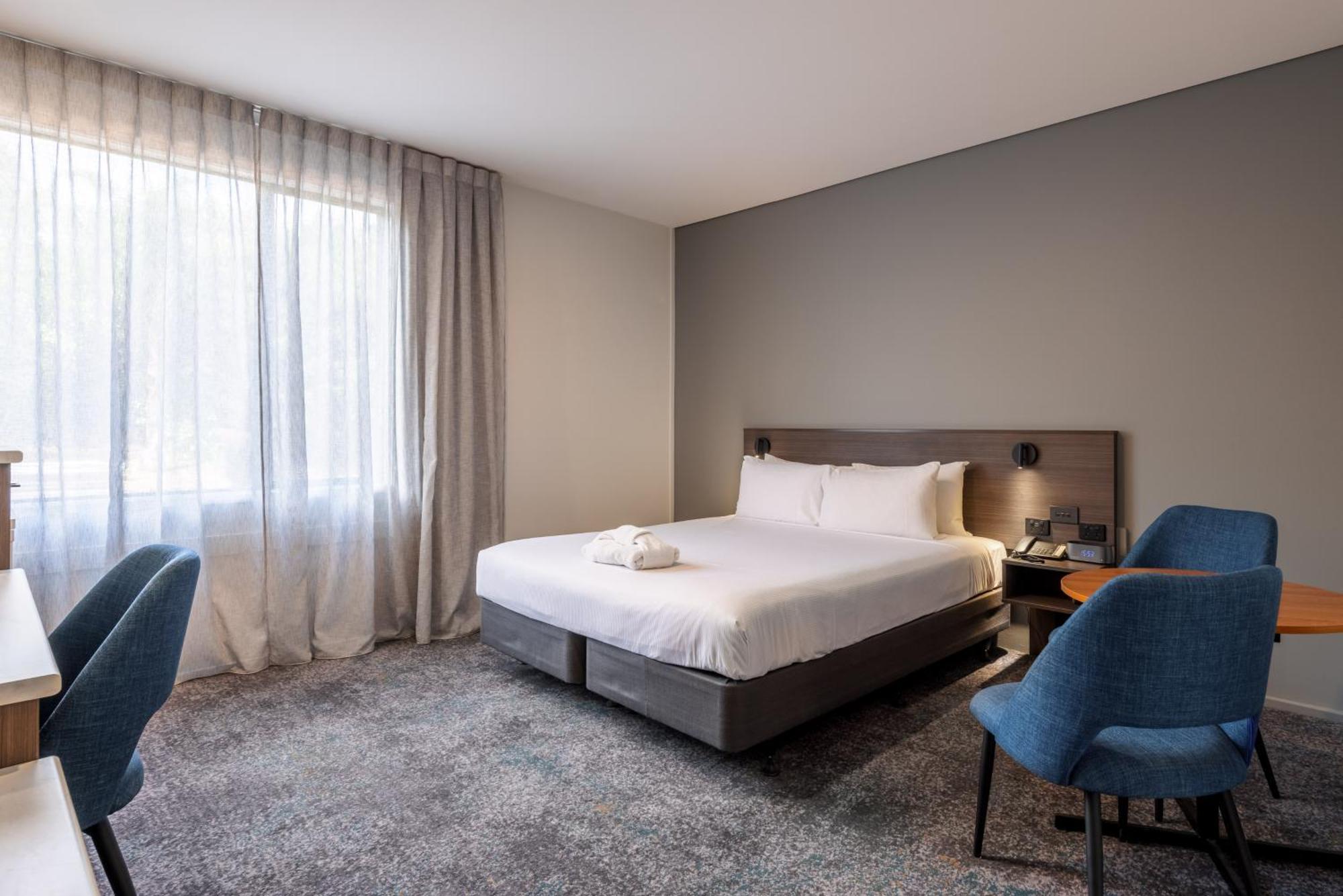 Heartland Airport Hotel 4*