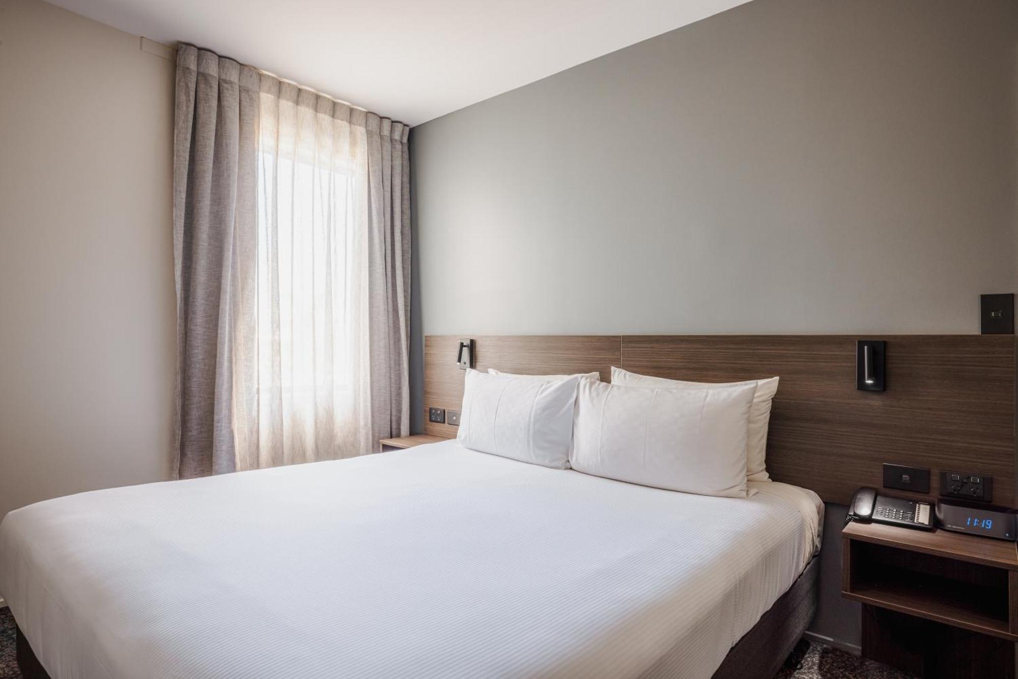 Heartland Airport Hotel