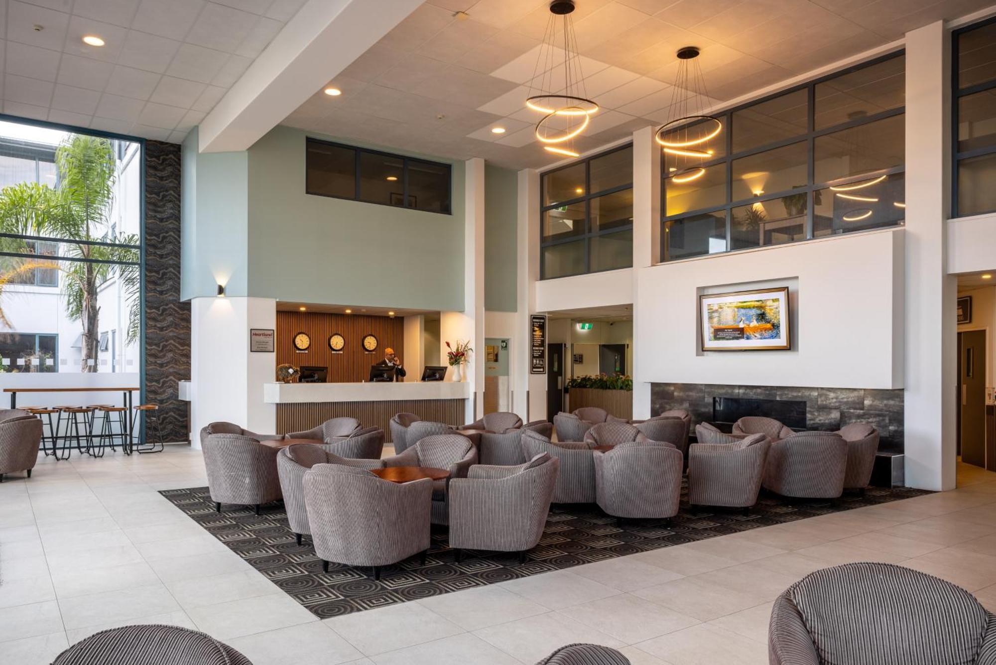 Heartland Airport Hotel 4*