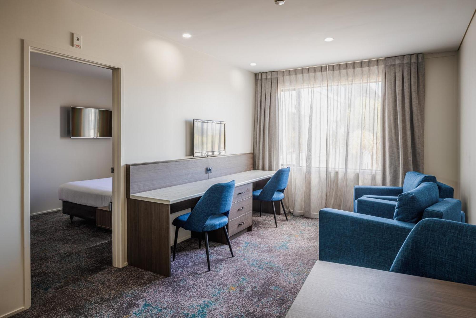 Hotel Heartland Airport 4*