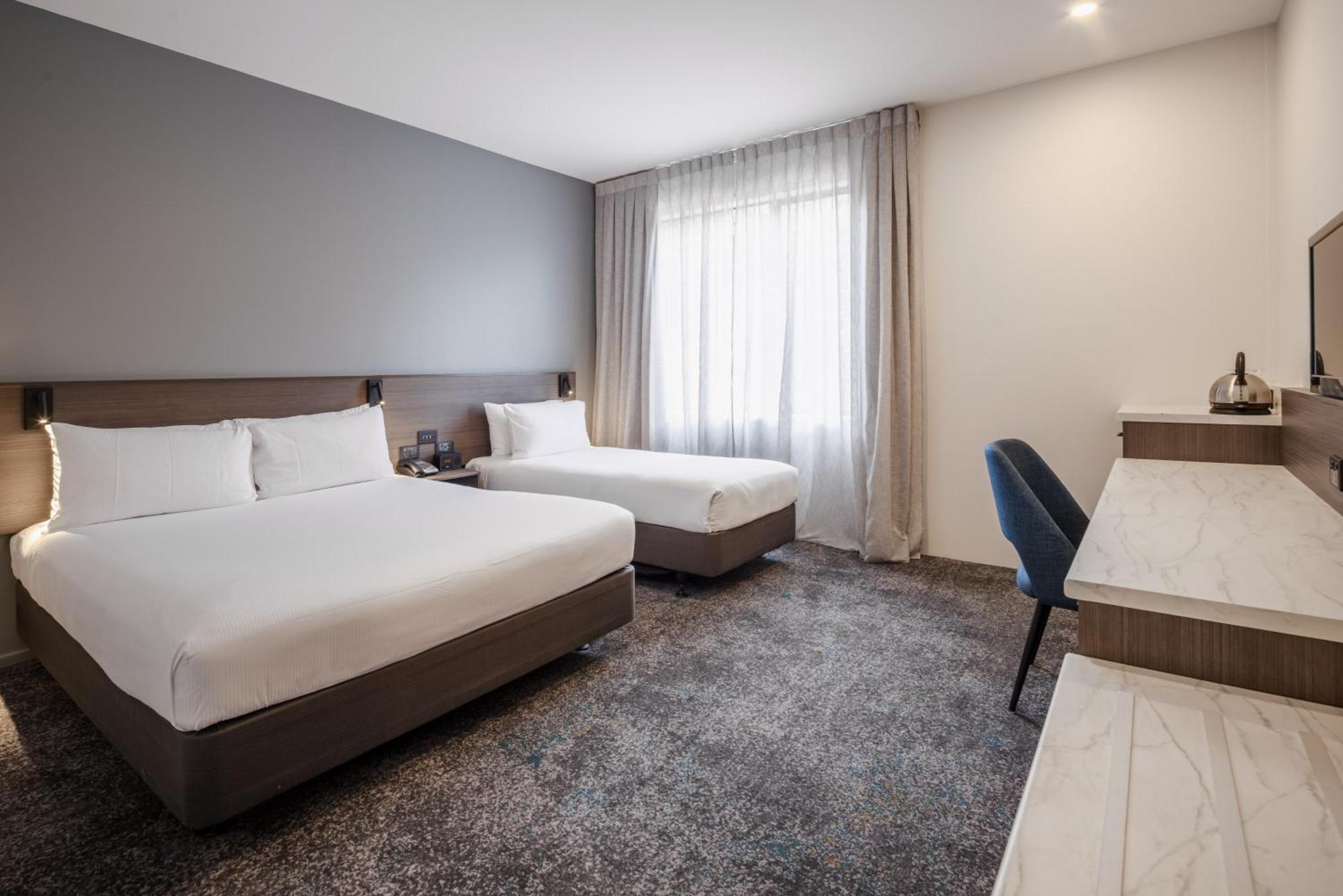 Heartland Airport Hotel