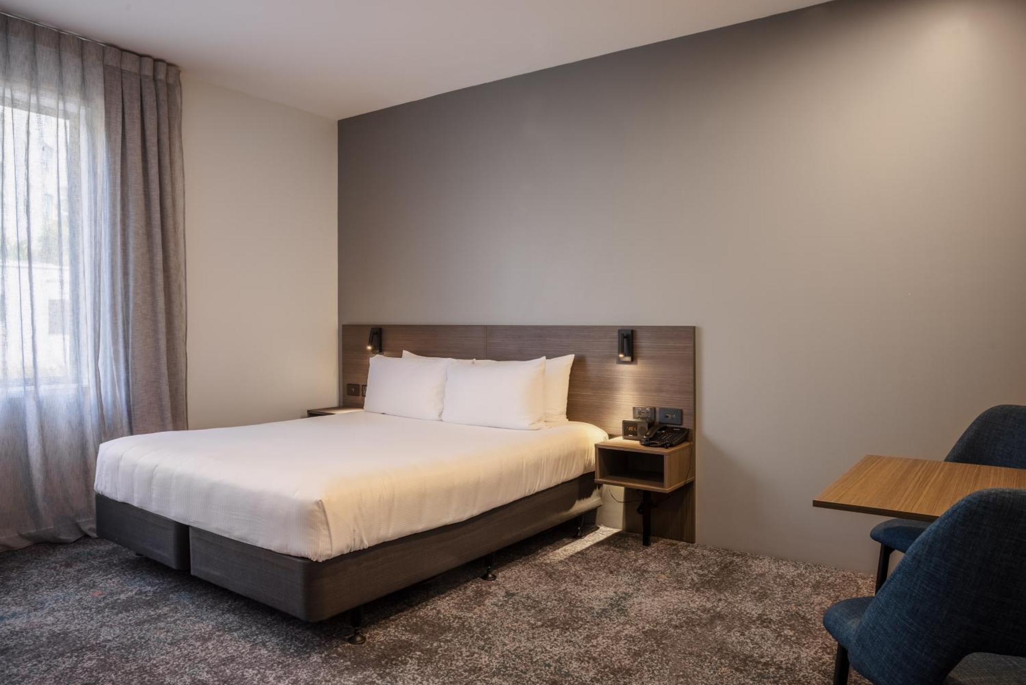 Heartland Airport Hotel 4*
