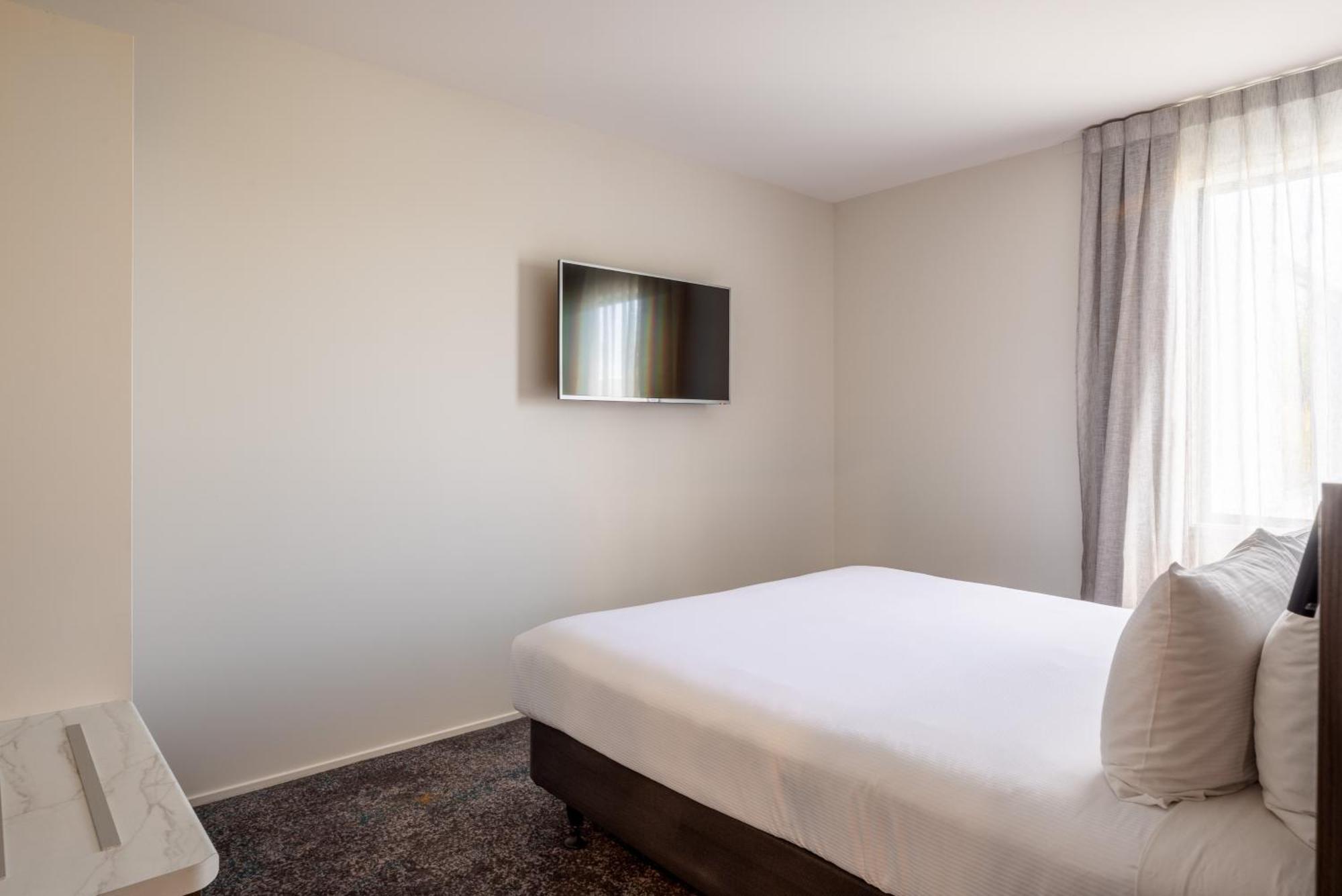 Hotel Heartland Airport 4*