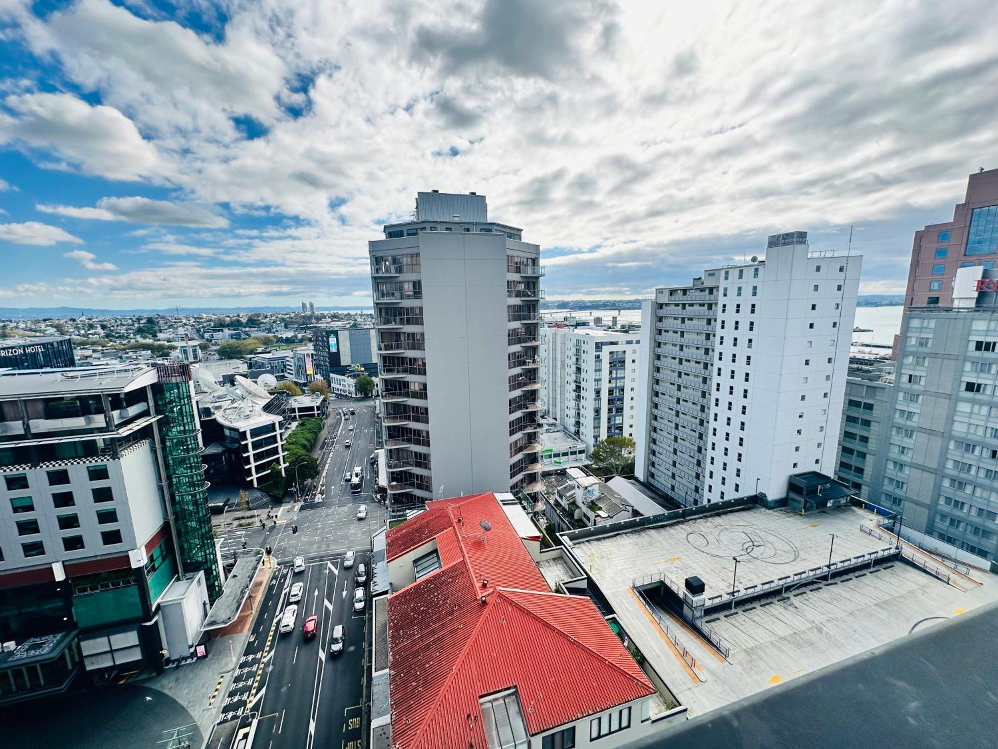 Sky Tower Panorama Luxurious Apartment