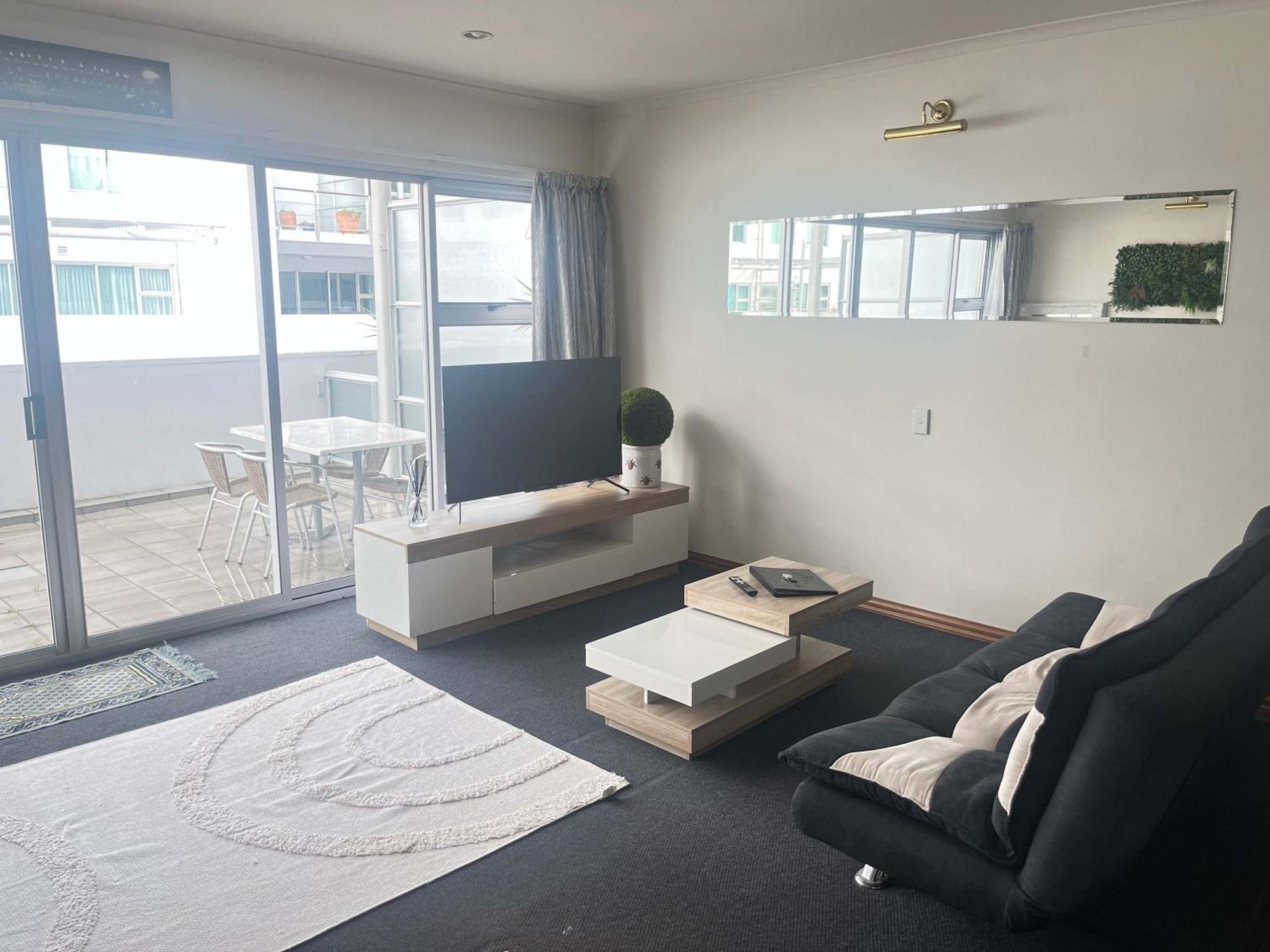Easy One Bedrm On Princes Wharf Apartment