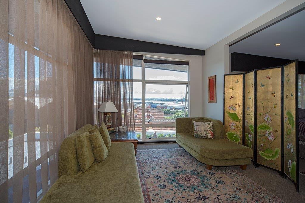 Luxury 3 Bedroom Duplex Penthouse Apartment *
