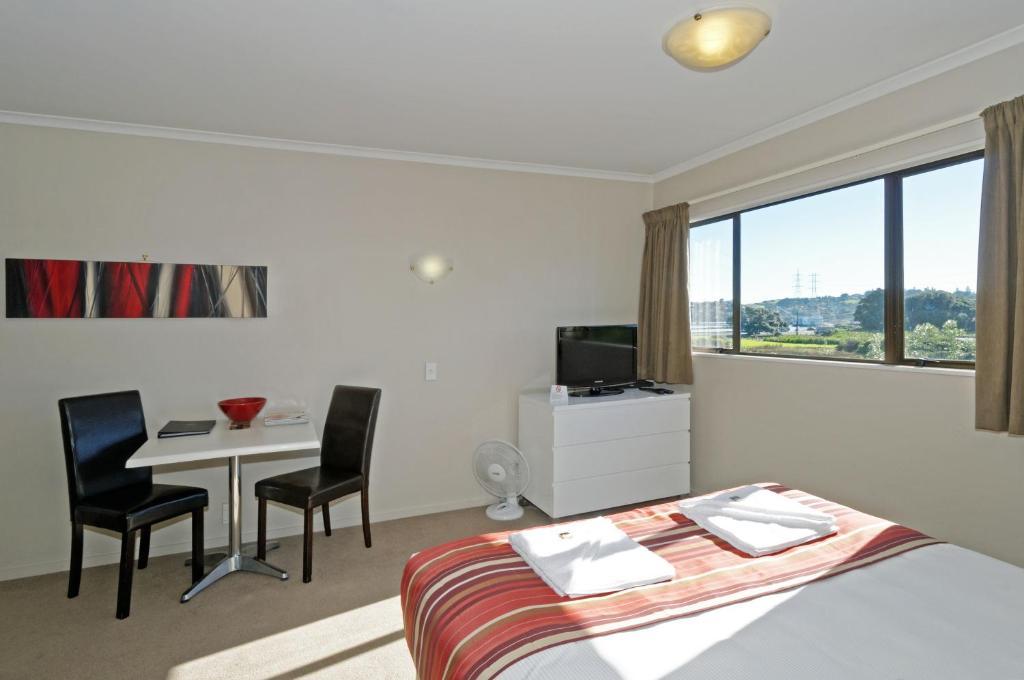 Airport Harbour Motel 4*