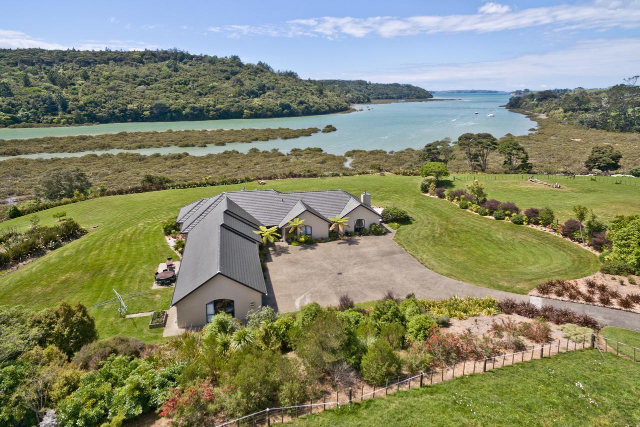 Okura River Estate Getaway Bed & Breakfast Auckland