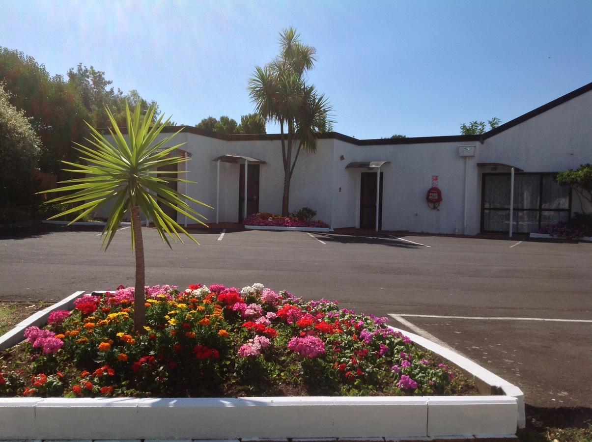 Cascades Motor Motel *