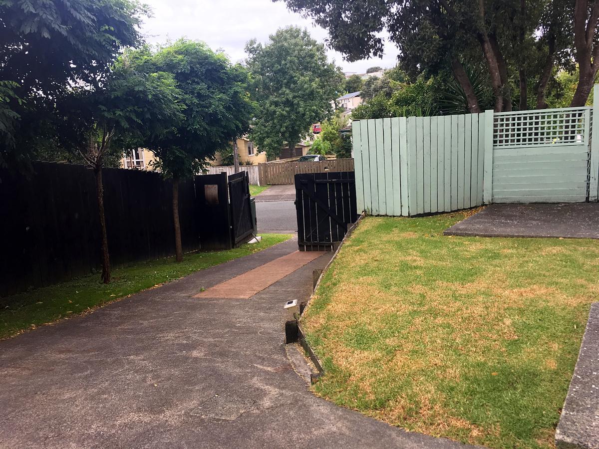 Peggie's 2* Okura Bush