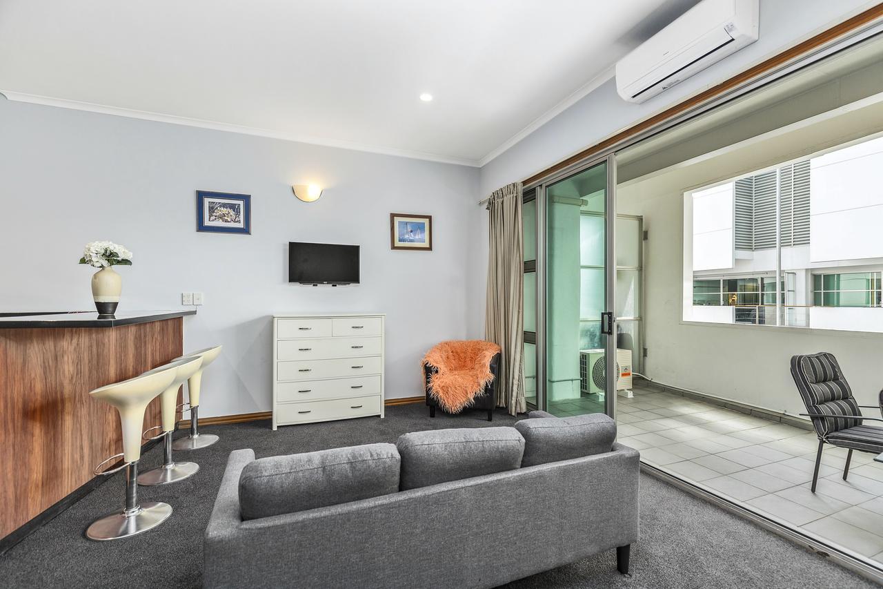 Viaduct Loft 2br Delight With Netflix And Aircon Apartment