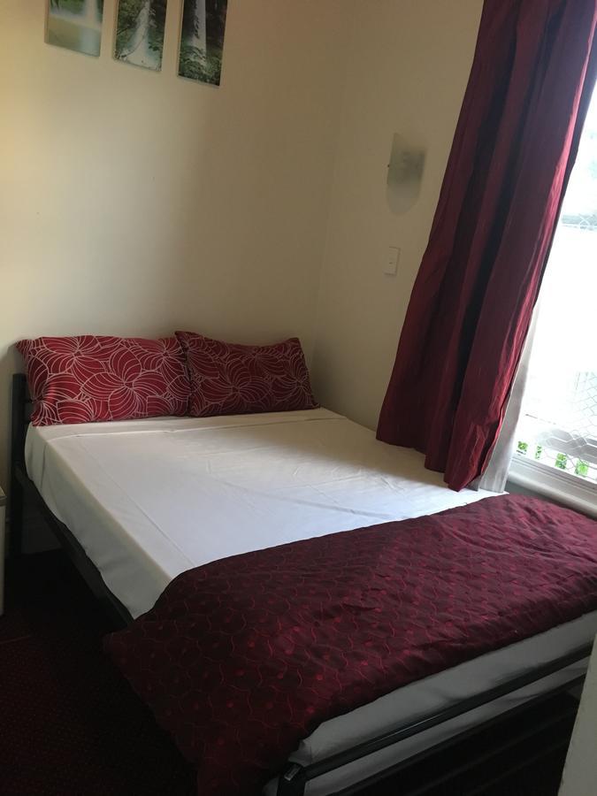 Lantana Hostel *