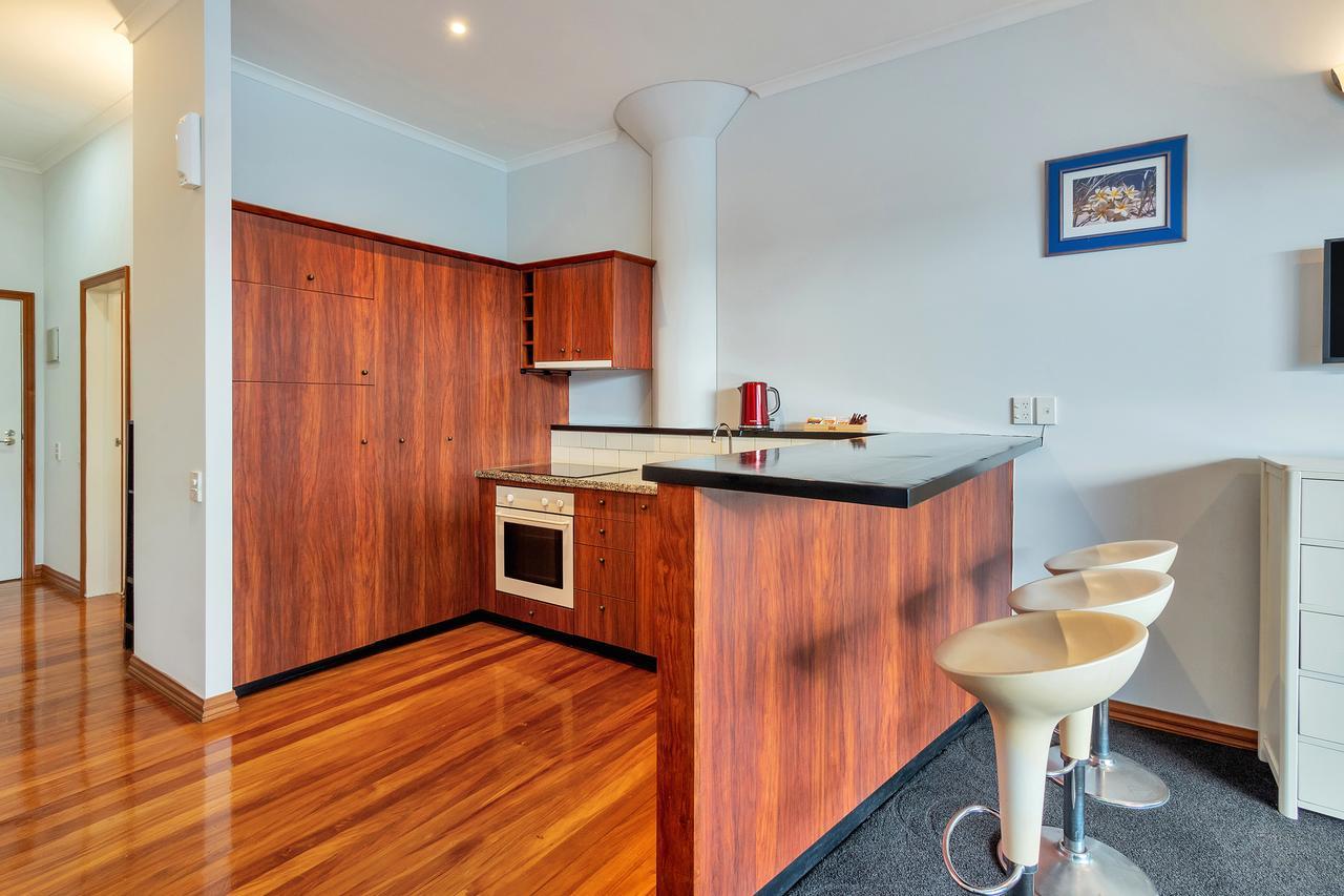 Viaduct Loft 2br Delight With Netflix And Aircon Apartment *