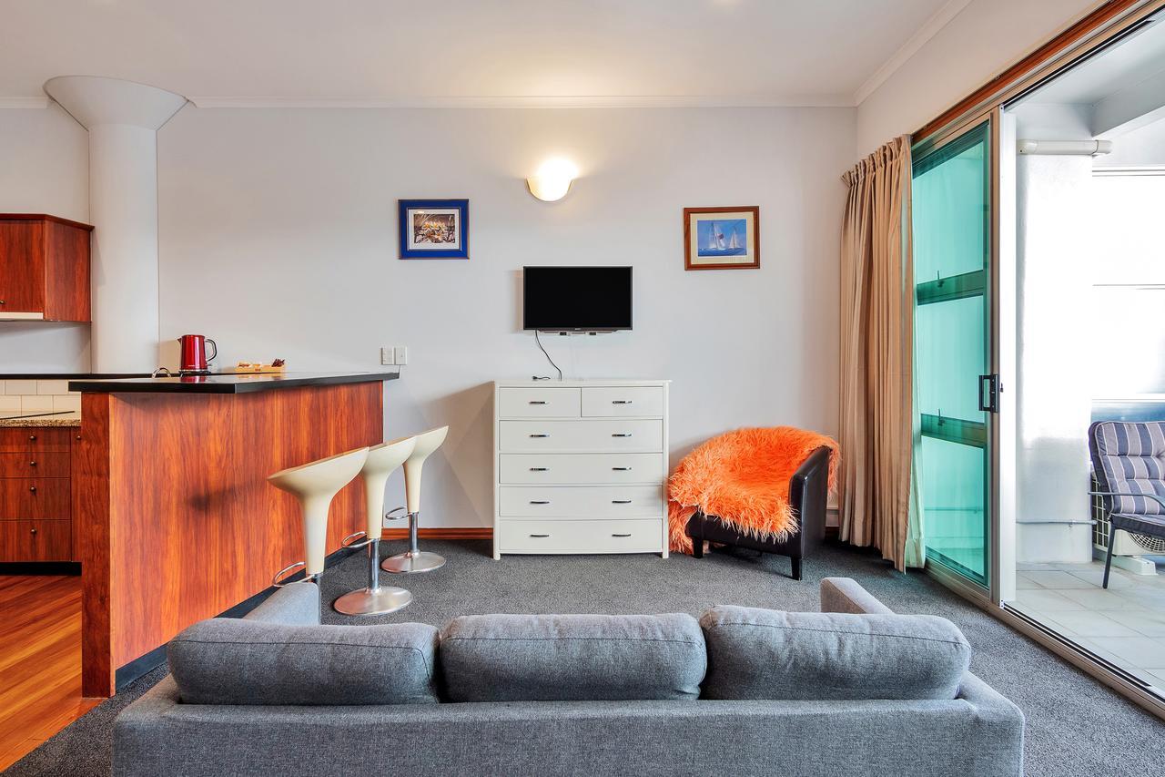 Viaduct Loft 2br Delight With Netflix And Aircon Apartment
