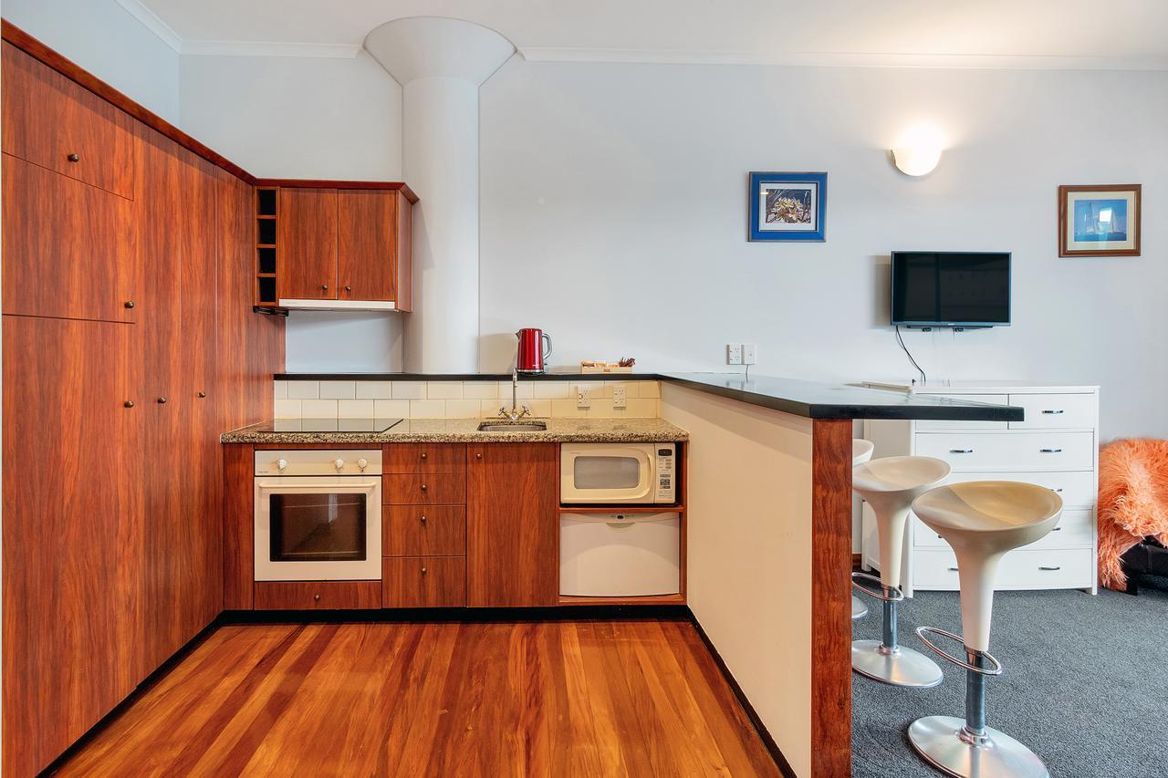 Viaduct Loft 2br Delight With Netflix And Aircon Apartment *