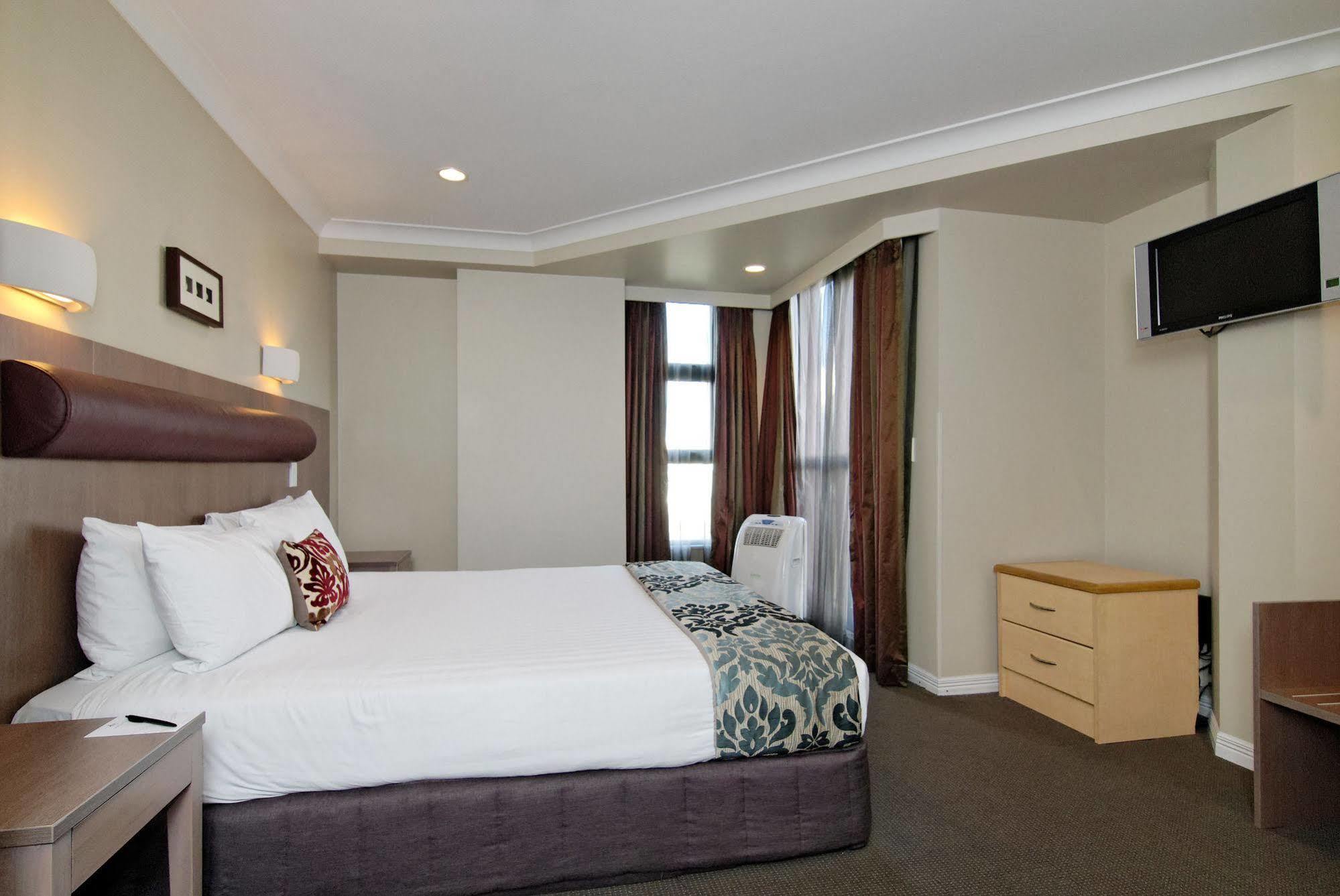 Parkside & Hotel Auckland