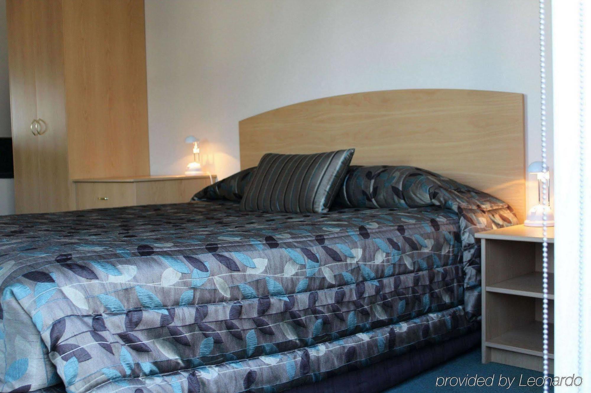 Greenlane Manor Motel