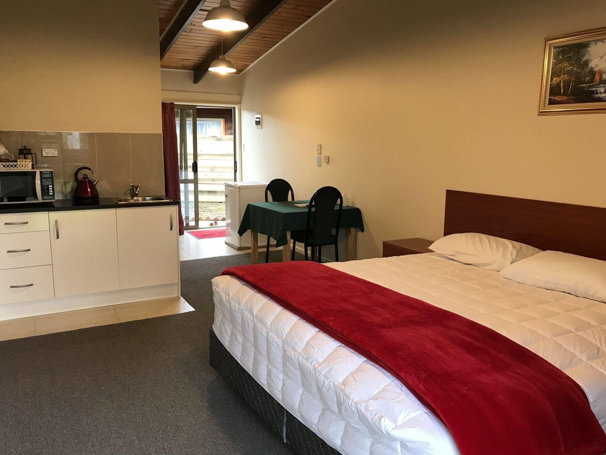 Grange Motel 4*