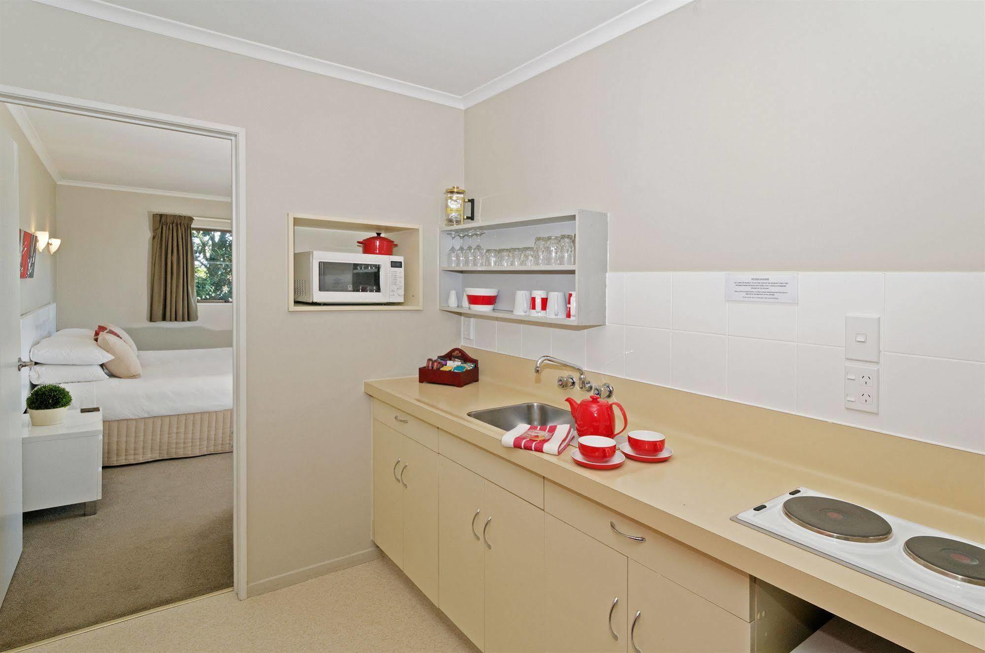 Airport Harbour Motel 4*