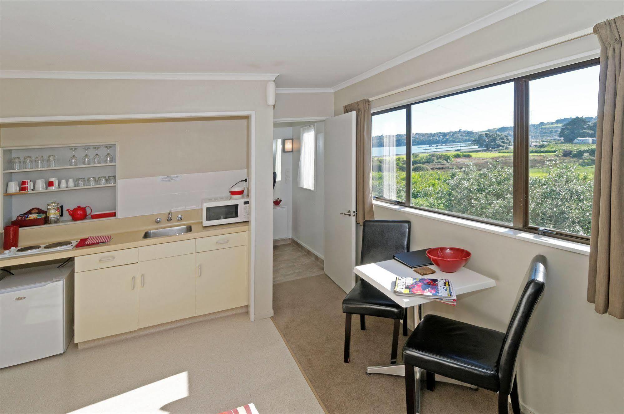 Motel Airport Harbour 4*