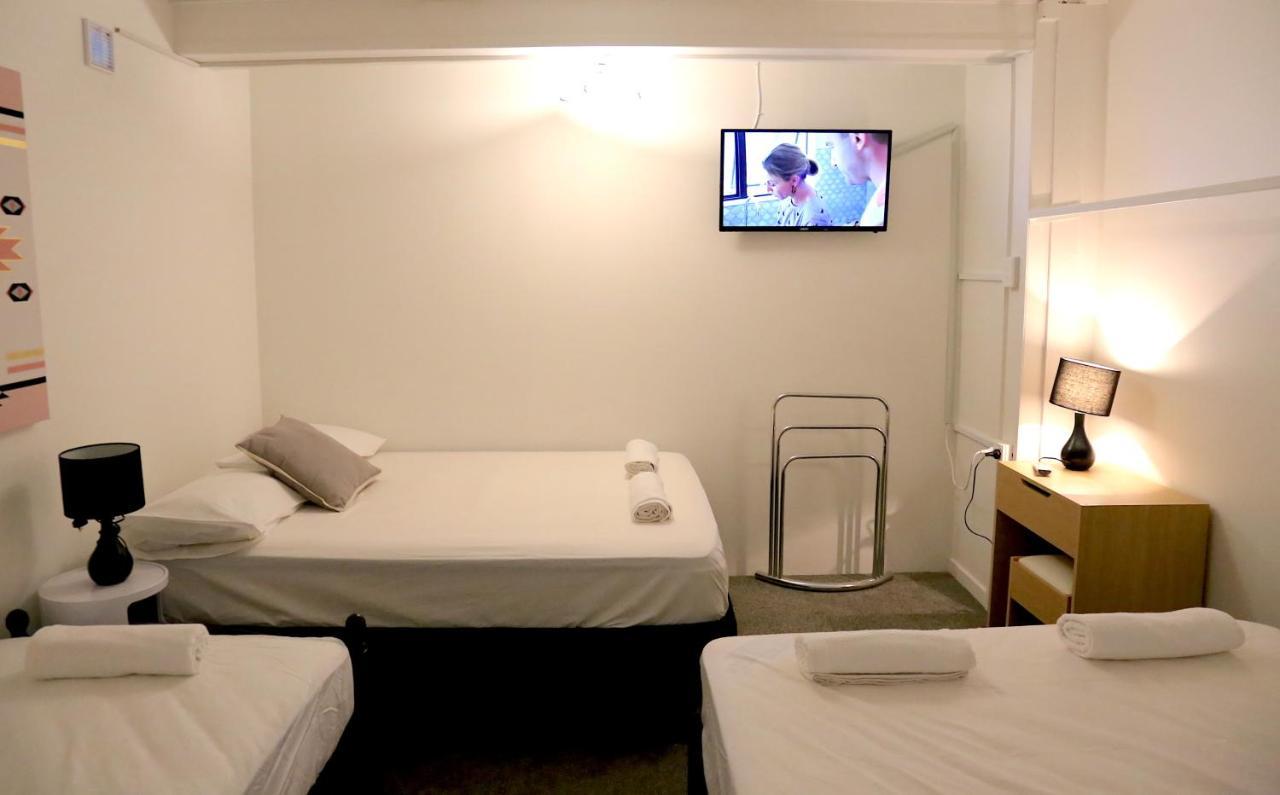 Hostel Hit *