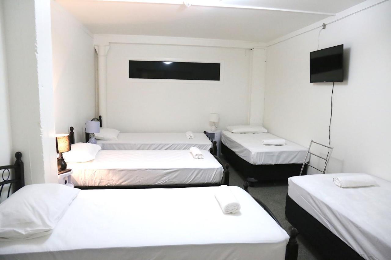 Hit Hostel *