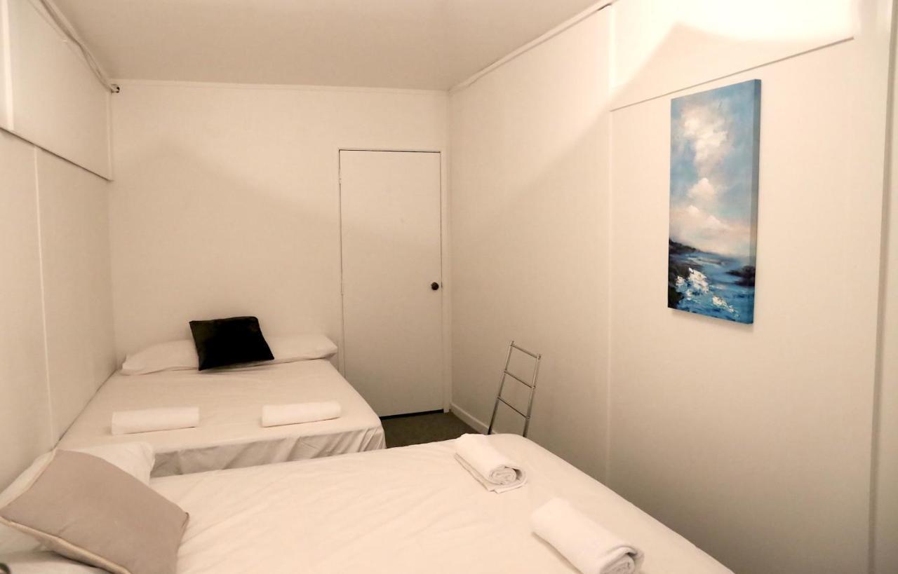 Hit Hostel