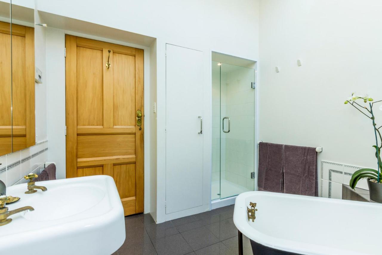 Devonport Harbour View Guest house *