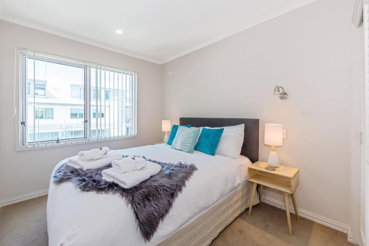 Apartment 3 Bedroom Penthouse With Fabulous Views Auckland