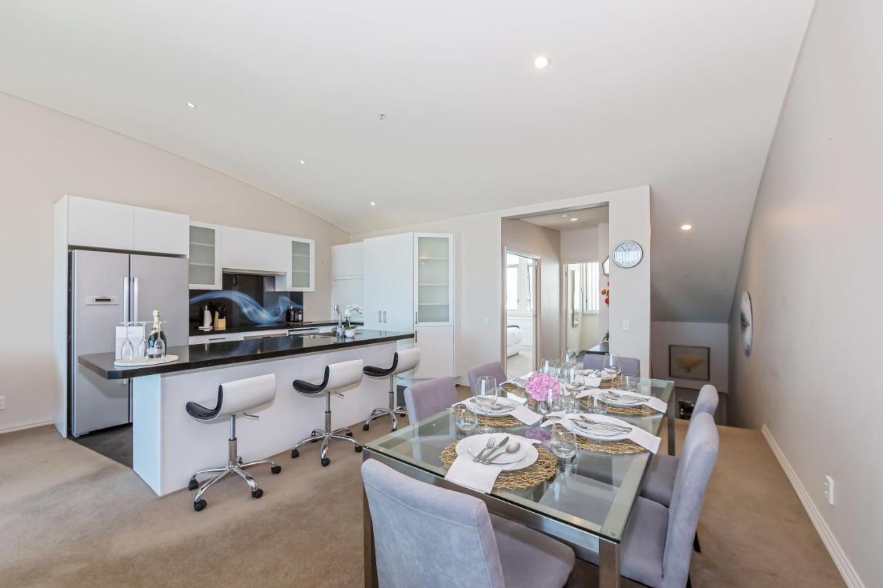 Apartment 3 Bedroom Penthouse With Fabulous Views Auckland