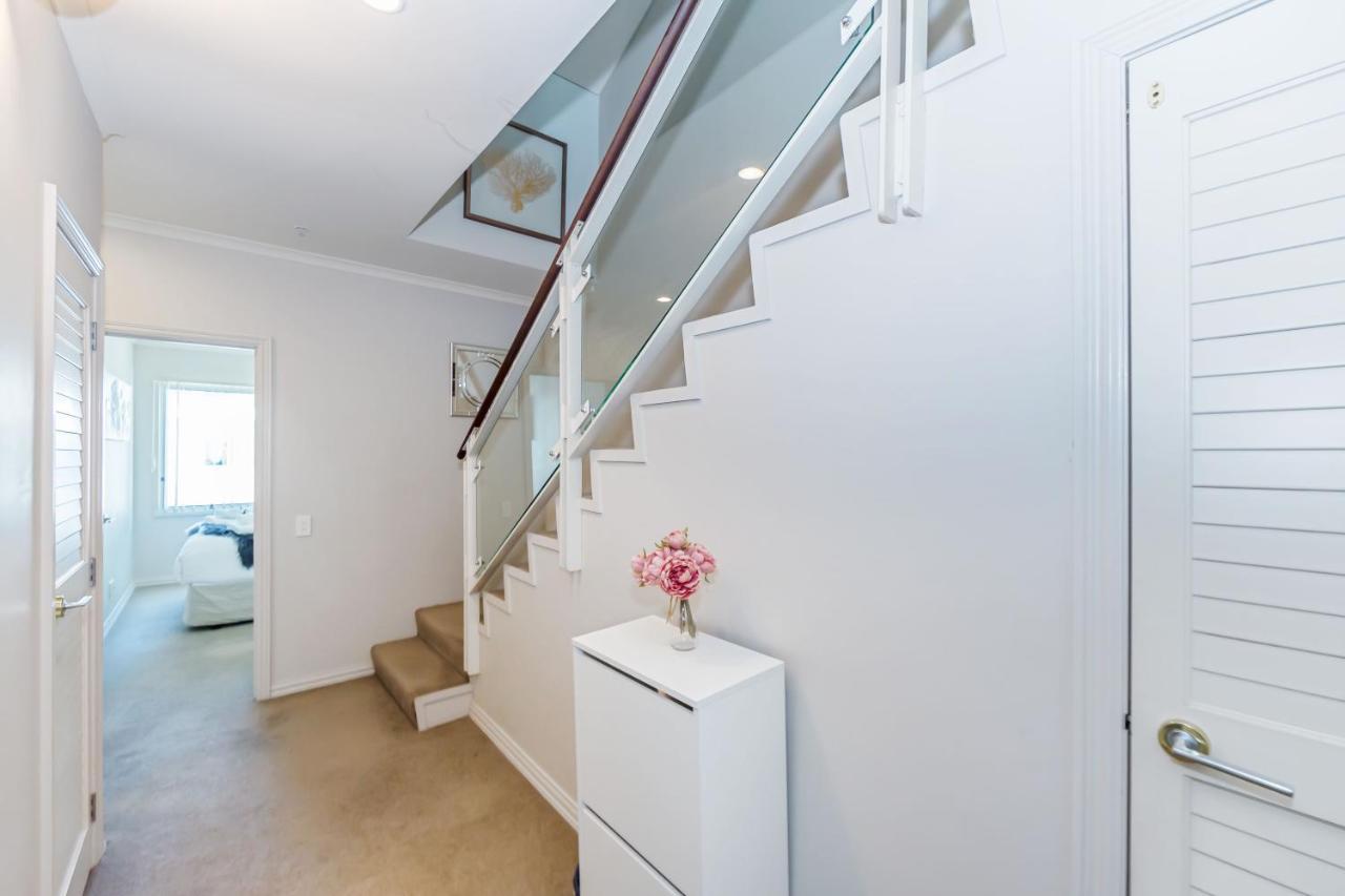 3 Bedroom Penthouse With Fabulous Views *