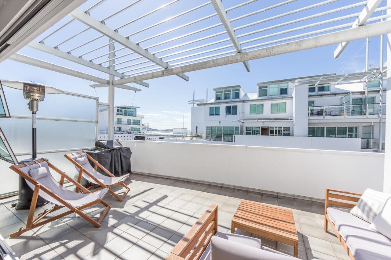 Apartment Waterfront Two Bedroom Apartment; Great Location! *