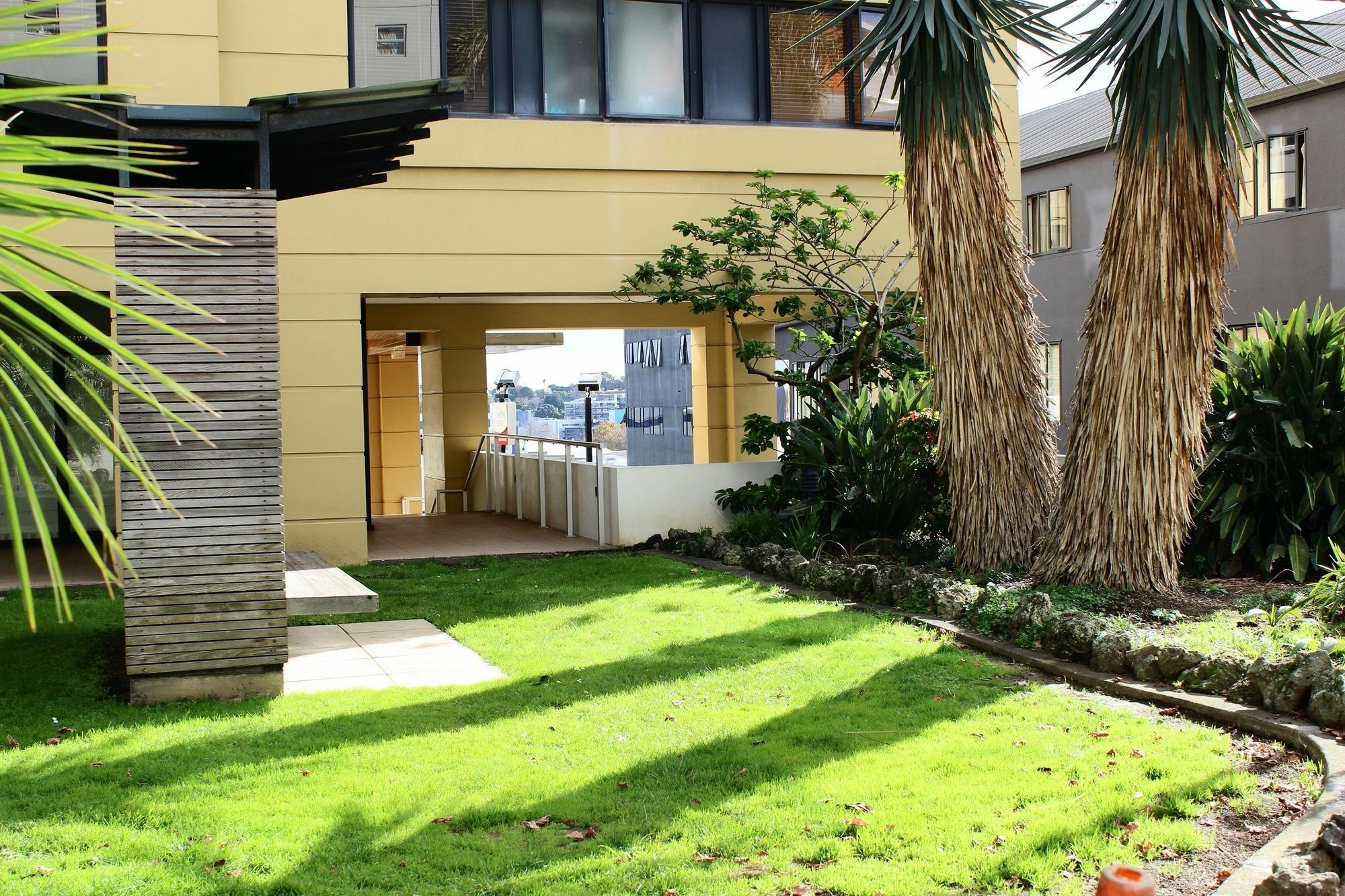 Aparthotel Apollo On Nelson 4*