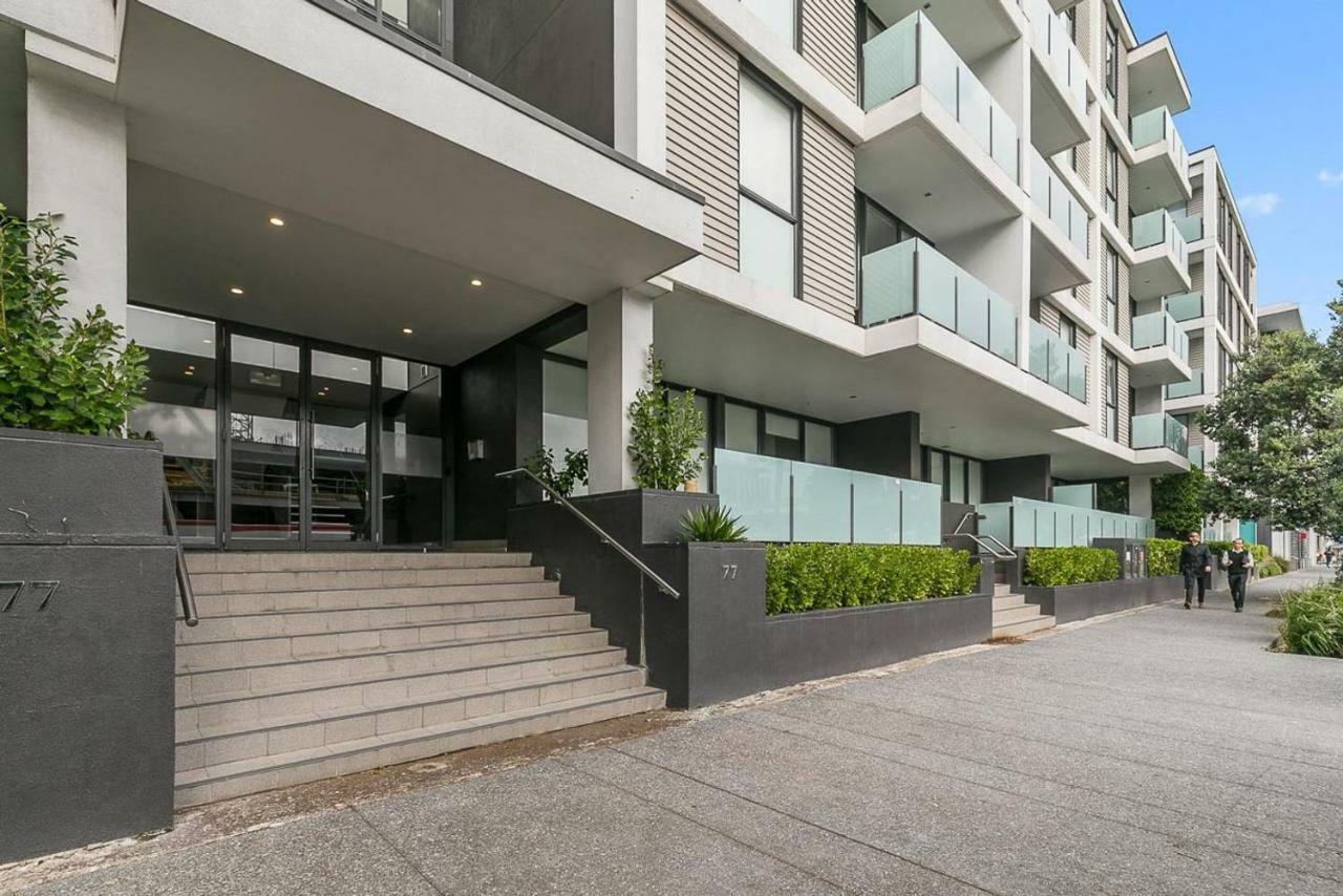 Two Bedroom - Pool, Gym & Free Parking! Apartment