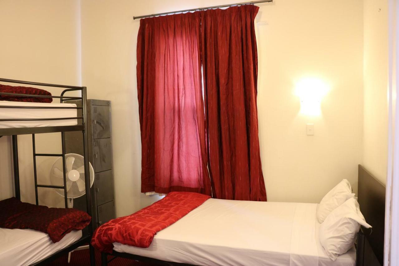 Lantana Hostel *