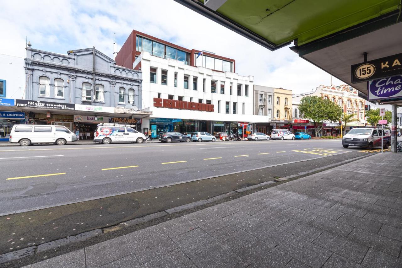 Hit * Auckland