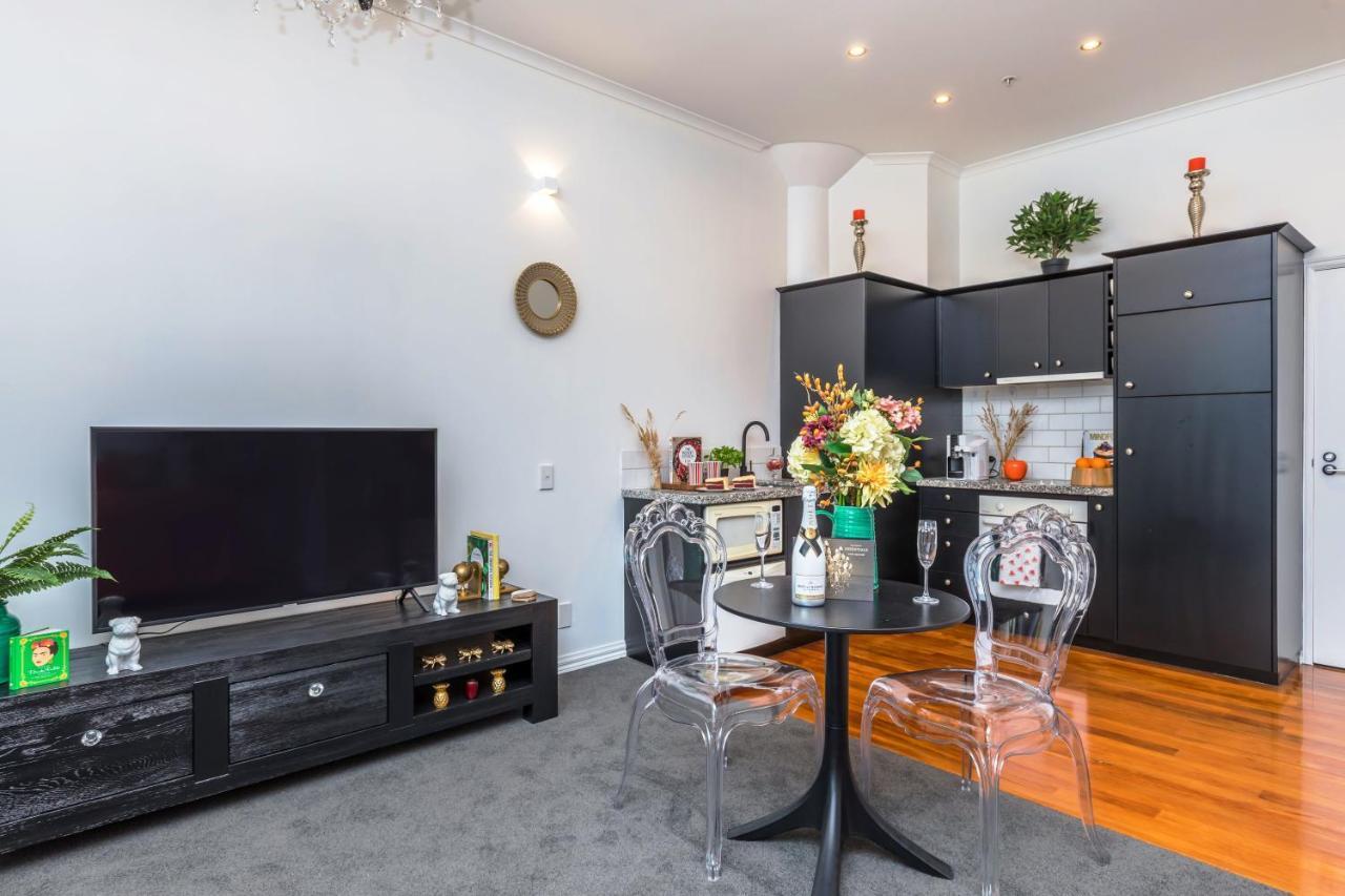 *vibrant Viaduct Harbour With Balcony & Location* Apartment Auckland