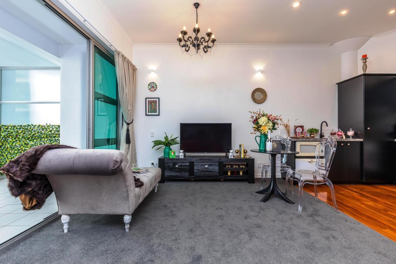 Apartment *vibrant Viaduct Harbour With Balcony & Location* Auckland