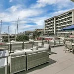 Ultimate Outdoor-Living Urban Getaway! 1 Carpark