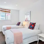 Spacious 2Br Near Westfield Newmarket