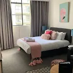 Cute Heritage Studio , Pools And Gym!
