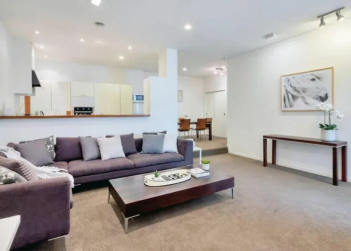 Spacious 2Br Near Westfield Newmarket