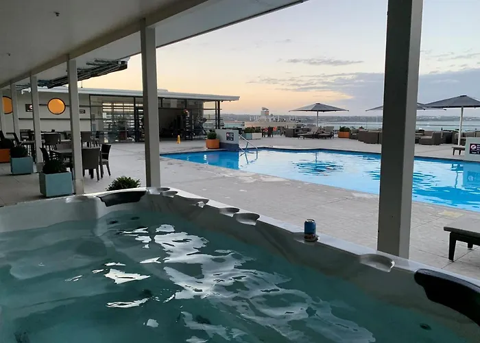 Cute Heritage Studio , Pools And Gym!