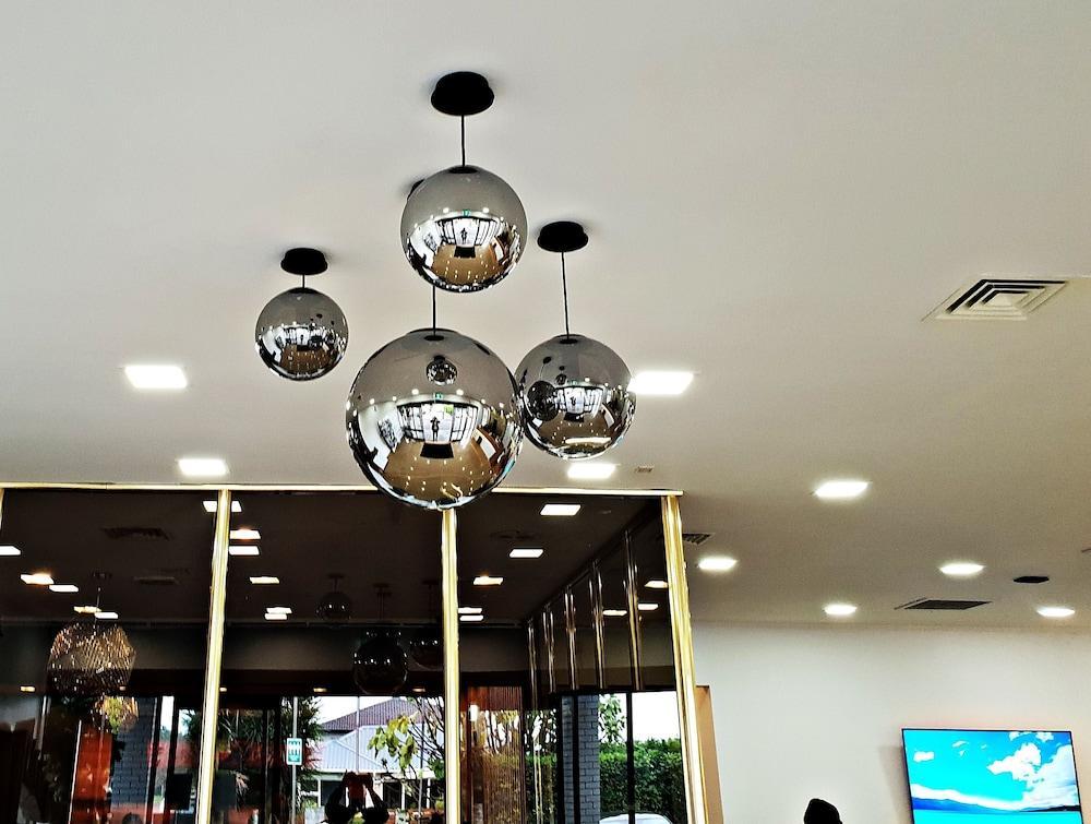 Garden Airport Hotel