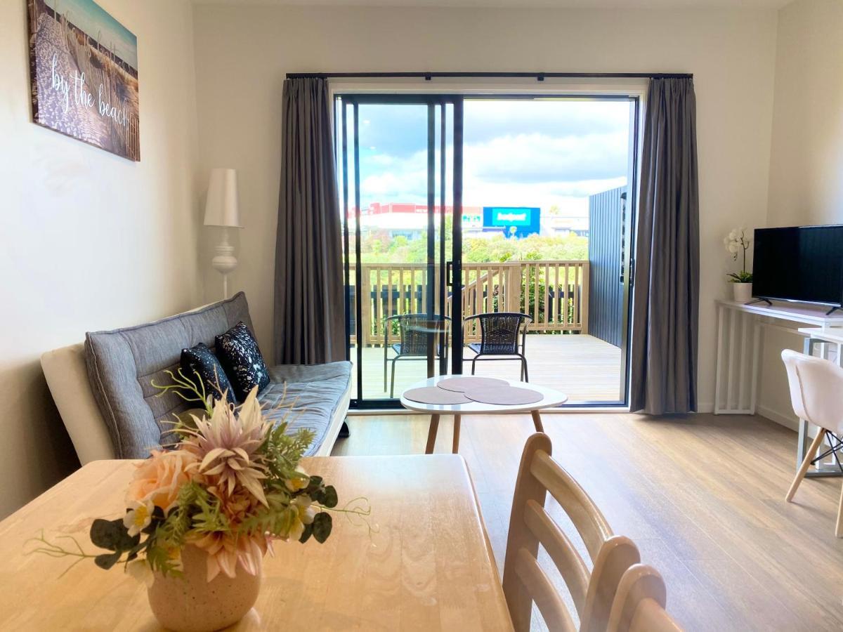 Stunning Townhouse - Walking To Botany Shopping Center Apartment